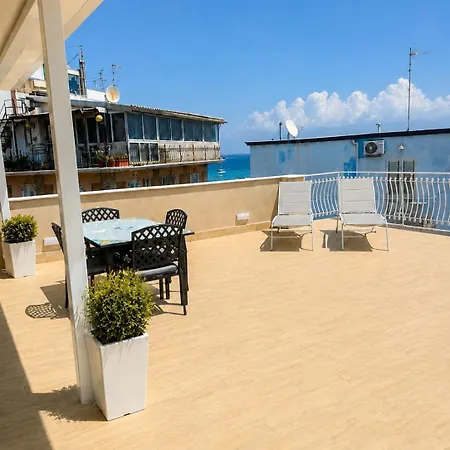 Perla Sul Mare - A 50m Dalla Con Wi-fi & Parcheggio Апартаменты Джардини-Наксос